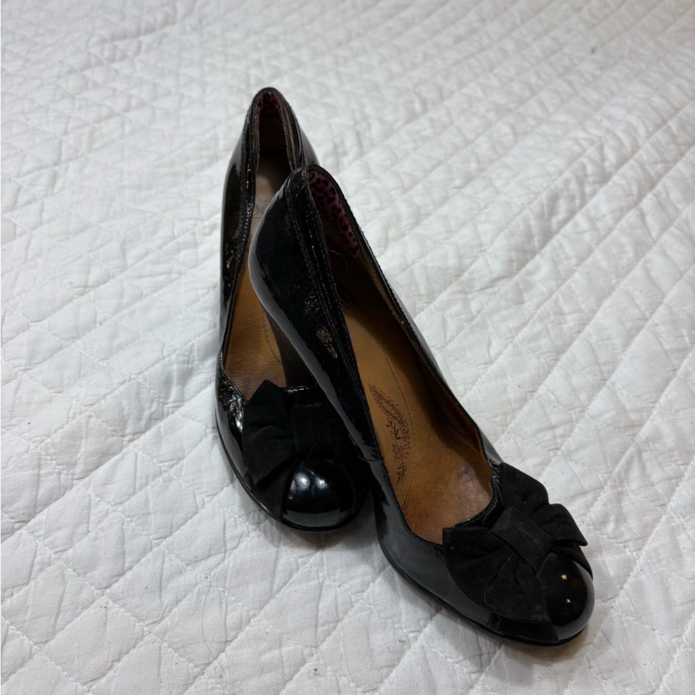 Sofft Elegant Black Heels with Bow